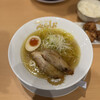 泡系しおとんこつラーメン べらしお 総本店