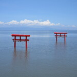 草庵 鍋島 - 満潮時には神秘的な景観に！大魚神社の海中鳥居