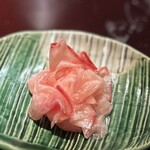 鳥焼き 小花 - 紅くるり大根の甘酢漬け