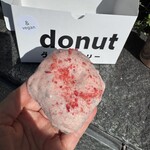 I'm donut? グルテンフリー&ヴィーガン - いちごチョコは生地のバナナの味もあり好き嫌いあるかも