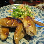 焼酎酒場くろうま - 『くろうま』　手羽先の塩焼き