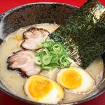 九州ラーメン黒丸 - 黒丸ラーメン【680円】。ダブルスープ(魚介とのハーフ)や新メニュー激辛味も大人気！！