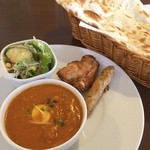 INDIAN RESTURANT ガナポカ - バイクでふらりと走り、ランチにカレーをいただきました。インド風の本格派。チキンの激辛で、ヒーヒーです。ごちそうさまでした。