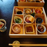 和さび - 4年前と変わらぬ9つ仕切りの箱(人*´∀｀)