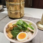 Ayatana - 揚げ豆腐とゆで卵のグリーンサラダ