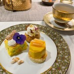 Ayatana - マンゴーとココナッツムース・パンダンロールケーキ・栗とコーヒーのシュー