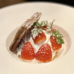 ONE on ONE - イチゴのプロフィットロール・オ・ショコラ