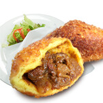 絶品！牛肉ゴロゴロカレーパン  495円