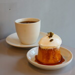 エヌ コーヒーアンドベイク - かぼちゃのプリン（450円） ハンドドリップ ニエリヒル（800円）