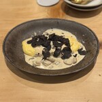 nou - チーズオムレツトリュフがけ マッシュルームクリームソース