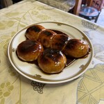 オリタ焼まんじゅう店 - つやつやと黒光りする熱々の焼きまんじゅうは群馬名物です⸜(*˙꒳˙*)⸝•*¨*•.¸¸♬︎