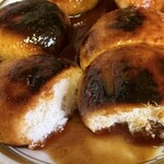 オリタ焼まんじゅう店 - 中はふわふわのパンみたい。表面はカリッと焼きあがって香ばしい！！