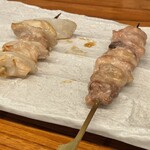 風雲 - 【炭火焼串焼き】なんこつ260円、せせり300円
