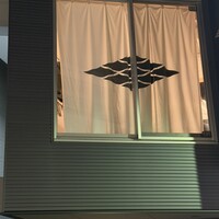 熟成鮨利他 - 店舗外観です。看板はないので近くにきたら2階を見て確認しましょう。