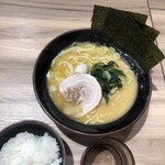 横濱家系ラーメン たくみ家 - 