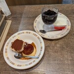 サイゼリヤ - 注文⑥:プリンとティラミスクラシコの盛り合わせ---税込500円⇨イタリアンプリン＆ティラミスクラシコ のセットでお得！！　/　注文⑦:コーヒーゼリー＆ミルクジェラート---税込350円⇨甘みとほろ苦さをお好みバランスでいただきました(*^^)v