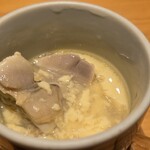 すしやのたい悟 - アップで、蛤の身と百合根が入ってます。