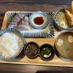 肉豆冨とレモンサワー 大衆食堂 安べゑ - 【2025.11.26(水)】豊洲鮮魚の刺身定食（ワラサ＋白身魚のフライ＋ご飯＋味噌汁＋漬物＋小鉢）1,098円→998円