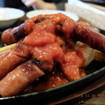 Wazuwasu - ジャンボソーセージの鉄板焼き　トマトソース　￥680