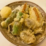 ひろ作 - 天ぷら盛り合わせさんでーす。②