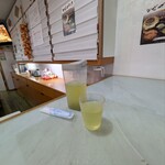 ソースカツ丼専門店 かざぐるま - 冷たい緑茶