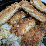 ソースカツ丼専門店 かざぐるま - 食べてもカツがなかなか無くならない