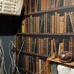 Bistro Ivronyu - ここは図書室ではありません。ww