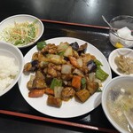 王府家宴 - 鶏肉とナスの炒め定食