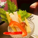 銀座あしべ - バーニャカウダ（写真は野菜のみ）　これのおかげで料理と料理の間もおいしく過ごせます。