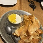 SMOKE DOOR - 自家製スモークポテトチップス、いくらサワークリーム