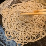 地蔵そば 大橋屋 - 蕎麦を手繰る