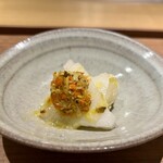 眞善美 - 剣先烏賊と黄ニラ炒め　上海蟹ほぐし身　百合根