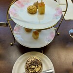 リストランテ カルド - デザートはカルドティラミスとサービスの焼き菓子