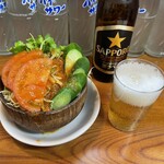 かね将 - ビール小瓶、生野菜サラダ