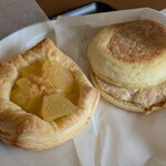 タリーズコーヒー - イングリッシュマフィンツナチーズとアップルパイ