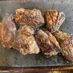 大衆肉食堂 肉のエサカ 神戸岩岡店 - 最後まであつあつ