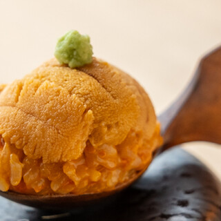 濃厚な味わいが堪らないスペシャルウニのワンスプーン