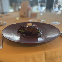 クイーン・アリス 横浜店 - メインディッシュ 和牛サーロインの網焼き ワサビ風味