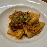 イル グラード - 峠下牛テールのヴァッチナーラ風パッケリ✨シナモンとレーズン、黒胡椒にパルメザンチーズ絶妙な組み合わせ