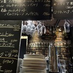 イル グラード - カウンター席から覗くキッチンの一部。オシャンです。