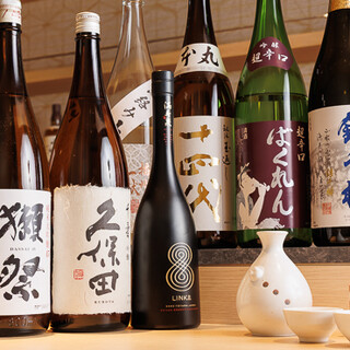 全国の地酒を厳選した日本酒◎ワインも充実のラインナップ