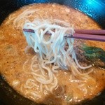 担々麺 錦城 - 縮れ細麺