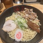 油そば専門店 ぶらぶら 渋谷道玄坂店 - 