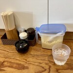 白須うどん - 卓上の備品
