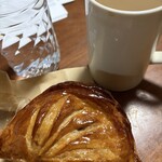 シャトレーゼ - 料理写真:プレミアムアップルパイ ¥421