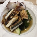 松寿司 - 鰻ざく｡クリスピーな鰻、きゅうり、ワカメとお酢、甘だれのハーモニー