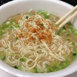 久留米ラーメン清陽軒 - H.26.11.30.夜 清陽軒監修「久留米ラーメンカップ」 スープ・カリカリチップ投入で完成