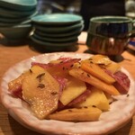 Ｎiru - 柿とサラミのクミンオイルマリネ　890円