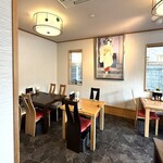 うなぎ亭 友栄 - 内観　1Fのテーブル席