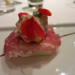レストラン ラッセ - 26年11月　サラミマントヴァーナ　仔牛肉のトンナート　カリフラワーのムース